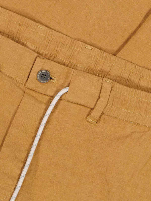 Chino Mit Kordelzug, Aus Einem Leinengemisch, Messing 5 Chino Mit Kordelzug, Aus Einem Leinengemisch, Messing – Bild 3